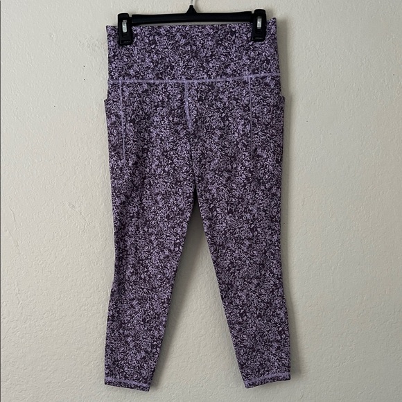 Athleta Pants - Like New! Athleta Ultimate Stash Pocket Textured 7/8 Tight in Purple Size M